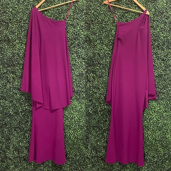 La Petite Robe di Chiara Boni
Purple Back Drape Gown - Picture 2 of 7